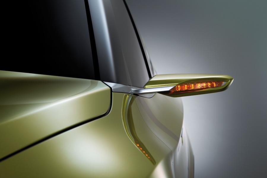  Suzuki S-Cross Concept 2012 года  (фото 7 из 18)